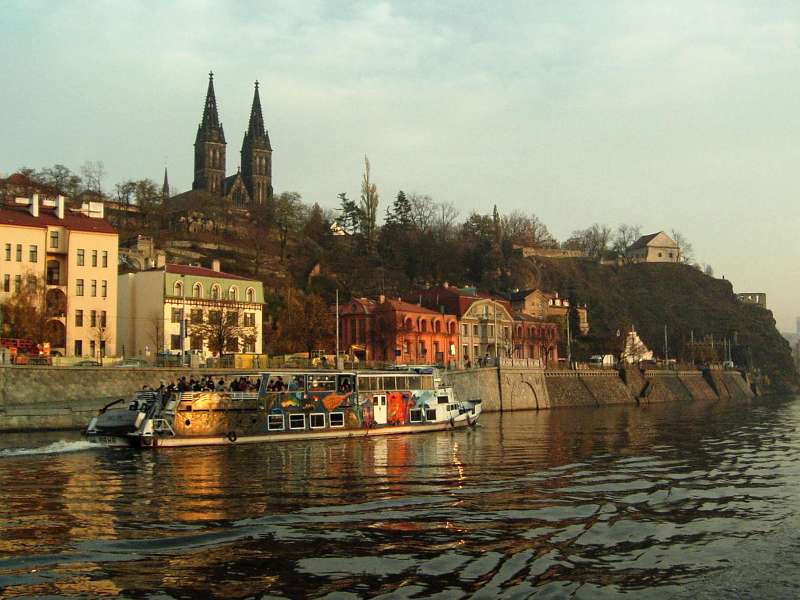 2008.11.05_16-51 Lodi kolem Vysehradu.jpg