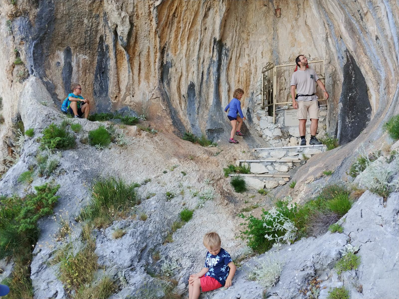2021.06.16_18-54-11 Omiš, cestou k Gospe od Sniga