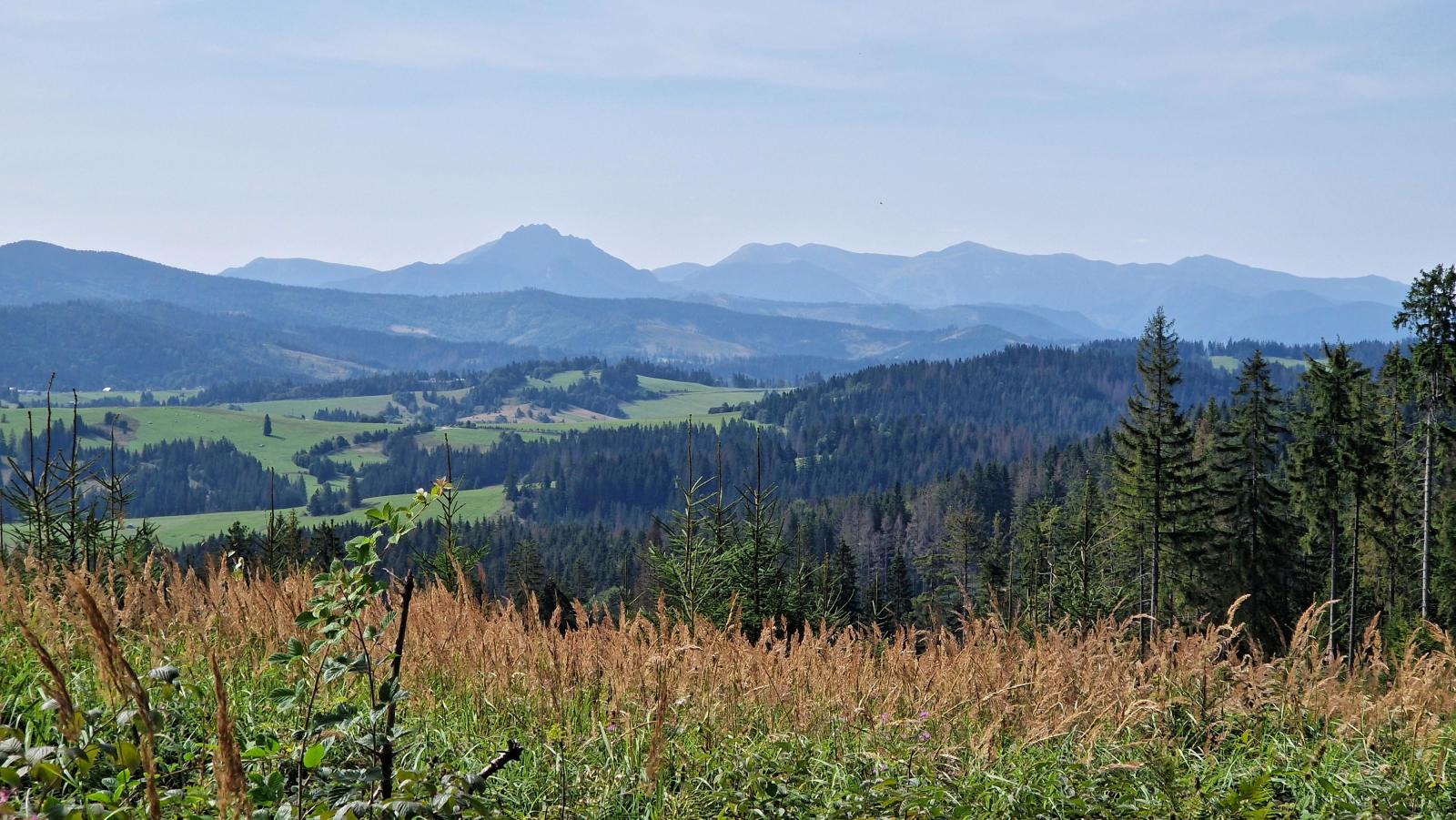 2024.08.23_10-44 Malá Fatra z vrchu Krkoškuľa