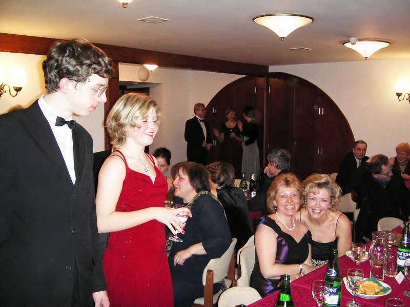 2006.02.24_21-42 Ples v konirne.jpg