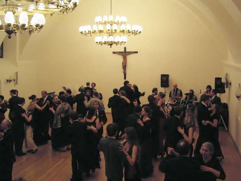 2006.02.24_21-45  Ples v konirne.jpg