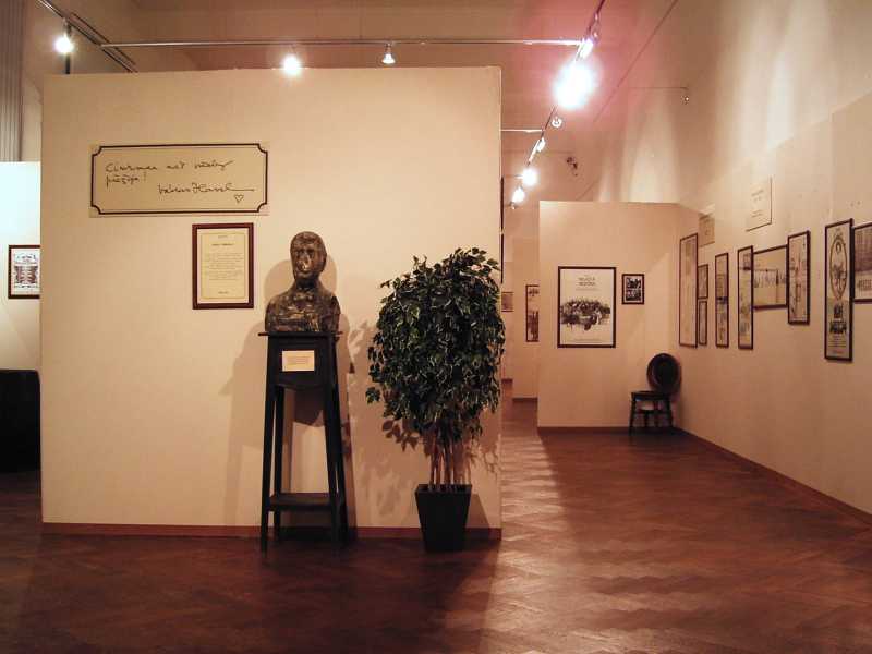 2006.10.07_14-34 Vystava J. Cimrmana.jpg