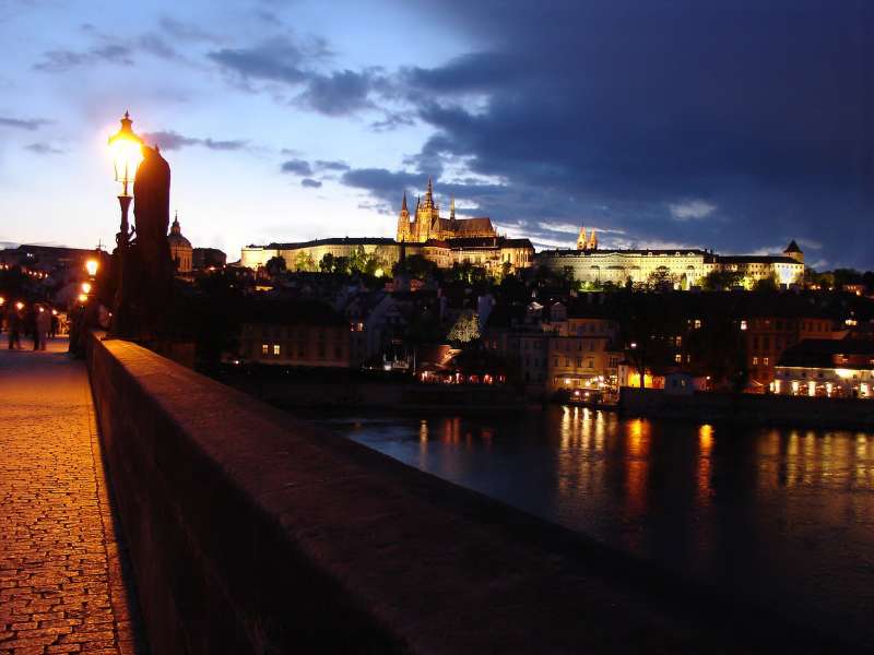 2005.05.08_21-15 Karluv most, Hradcany.jpg