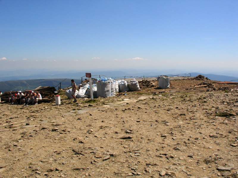 2005.05.28_12-50 Zbourana Ceska bouda na Snezce.jpg