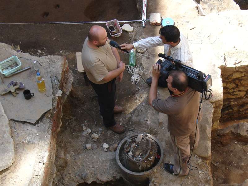 2005.06.03_14-08 Stepanska, archeologicky nalez minci.jpg