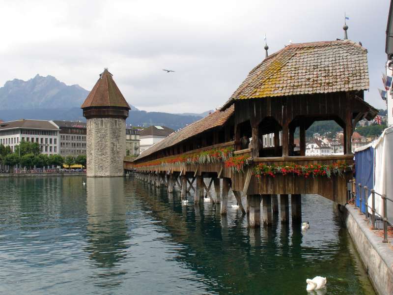 2005.07.06_10-55_Luzern, Kaplickovy most.jpg