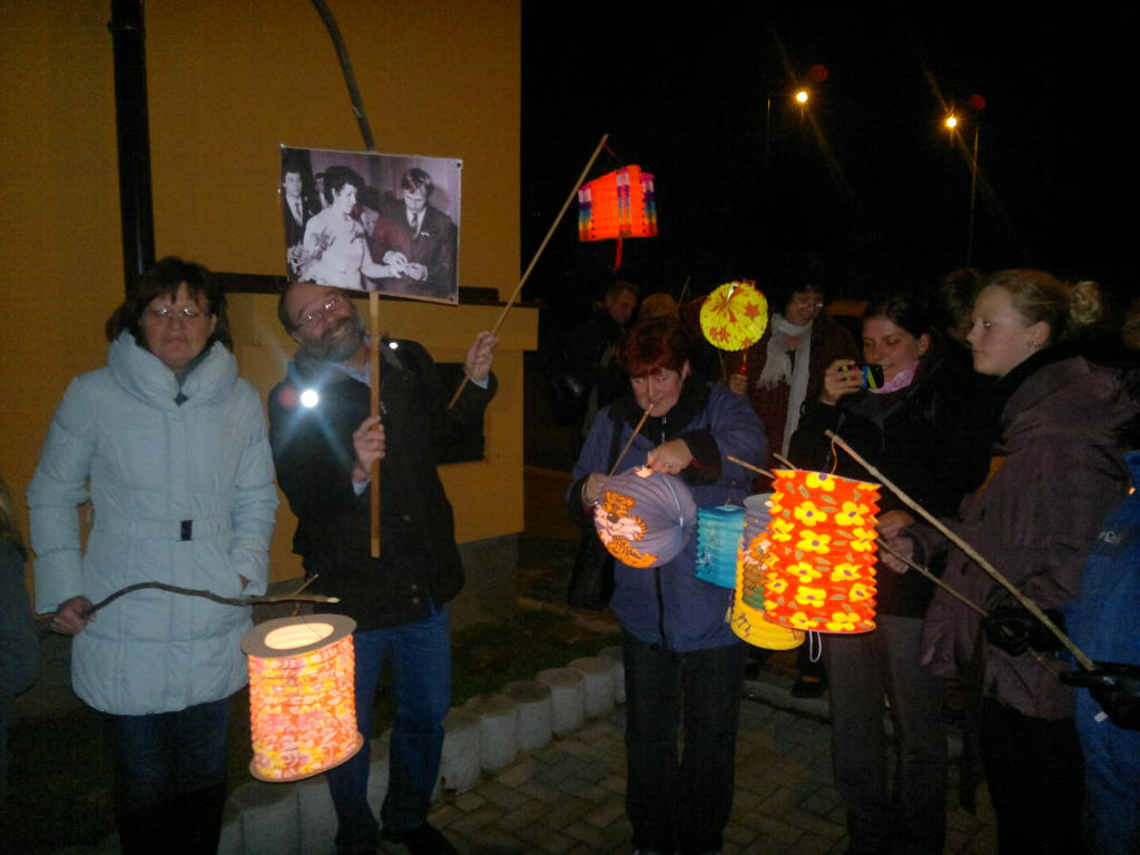 2012.11.17_18-25 lampiony