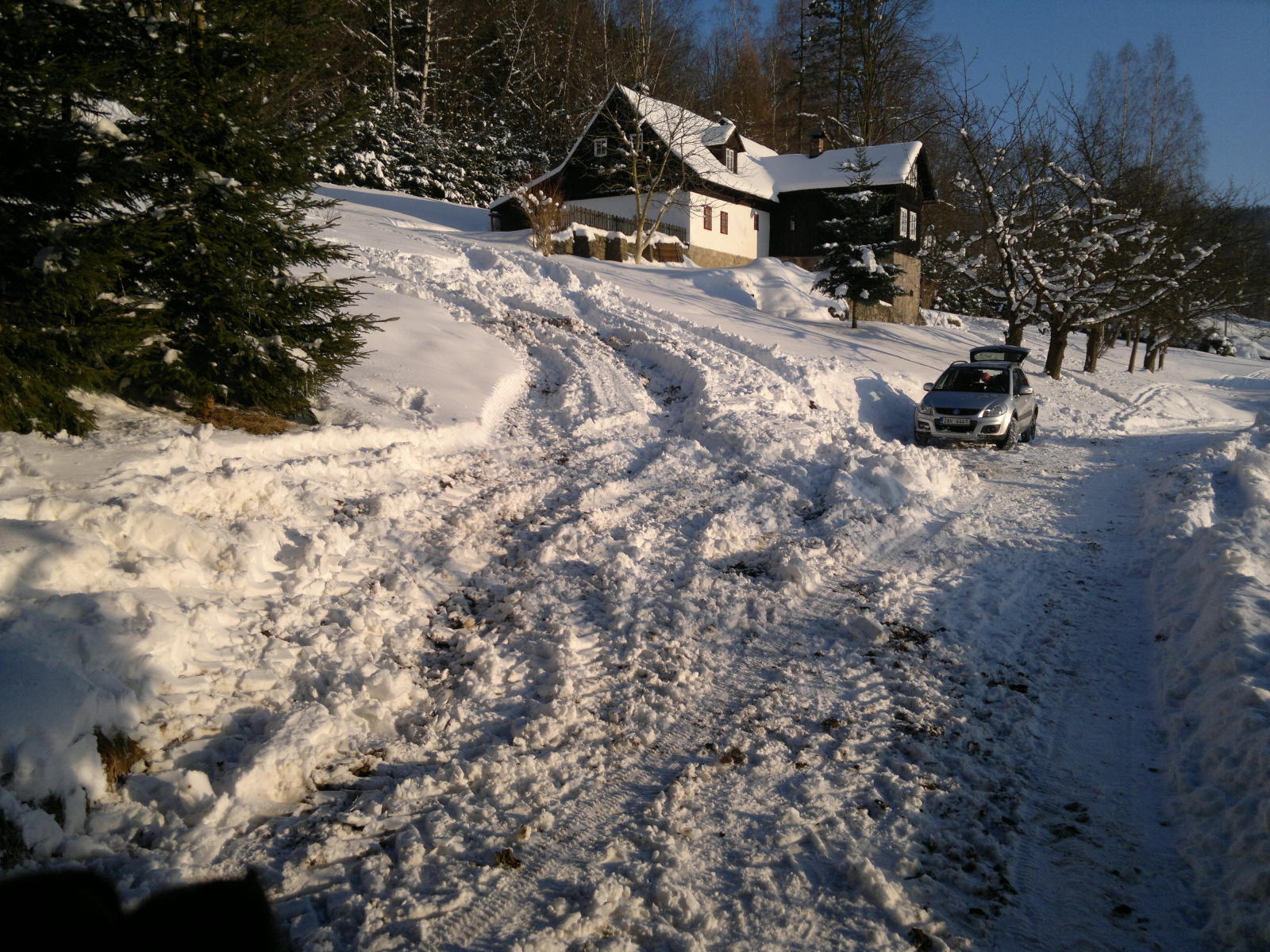 2015.02.06_15-46 rozježděný pozemek