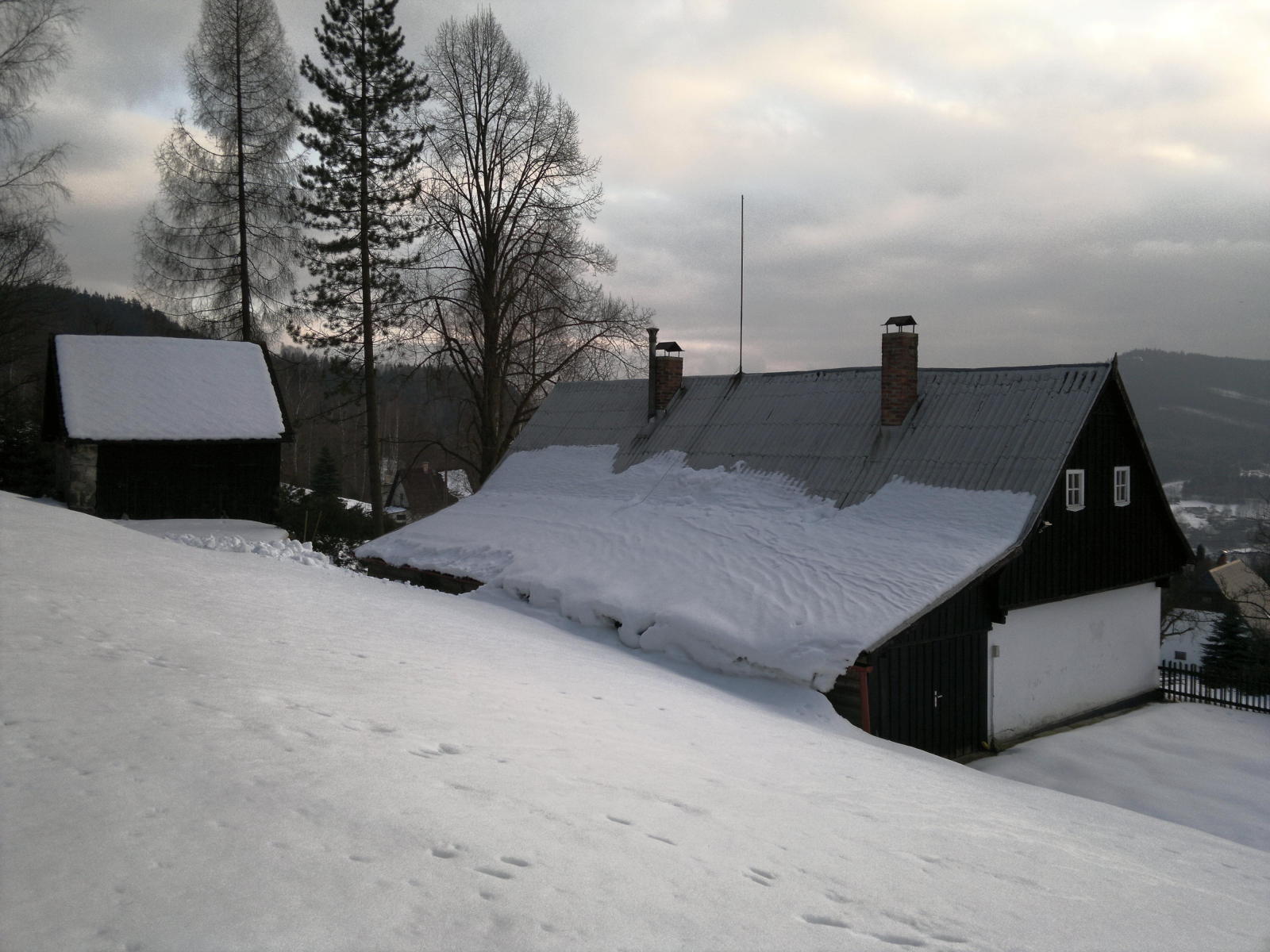 2015.02.27_16-48 sníh na střeše