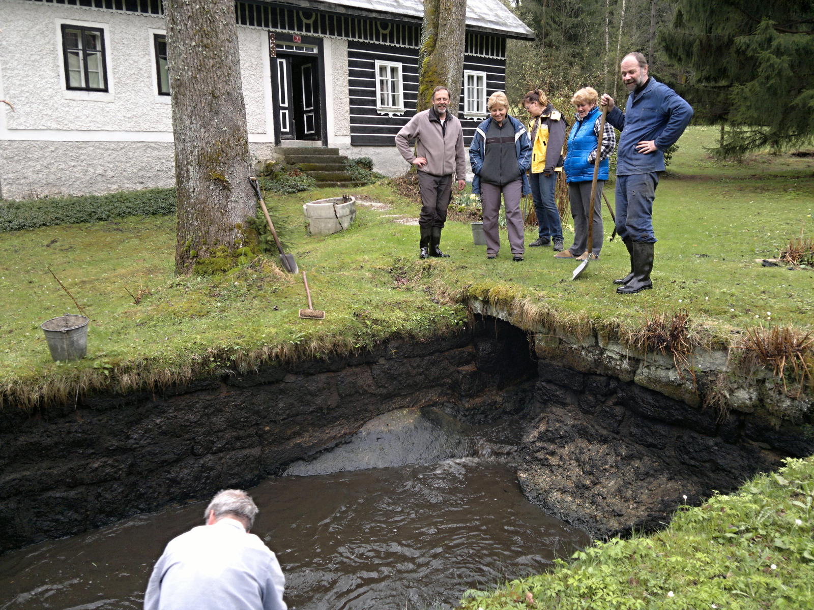 2015.05.01_12-04 oprava bazénu