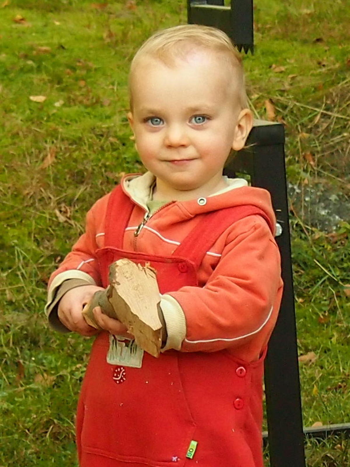 2015.10.10_15-31 Tonik s drevenou sekyrkou