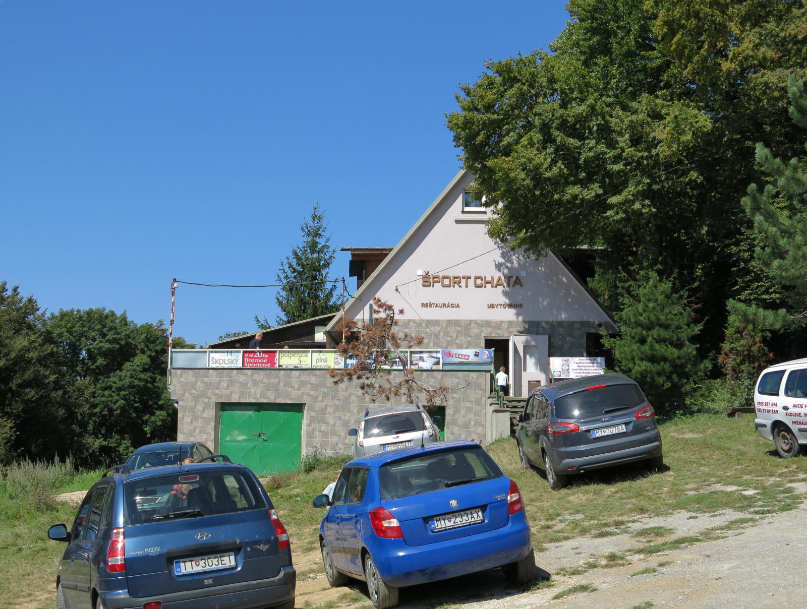 2016.08.27_12-28-25 Bezovec, Šport chata