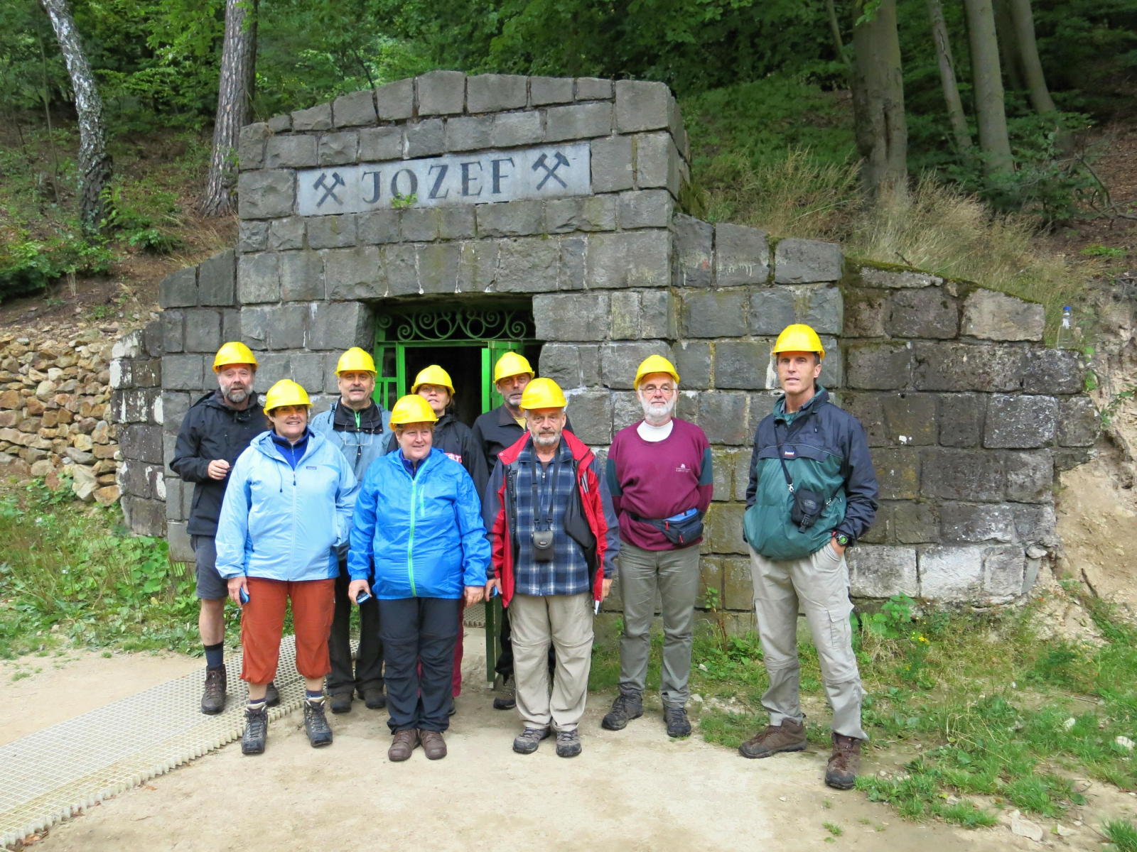 2017.08.20_13-35-24 Dubník, opálové bane