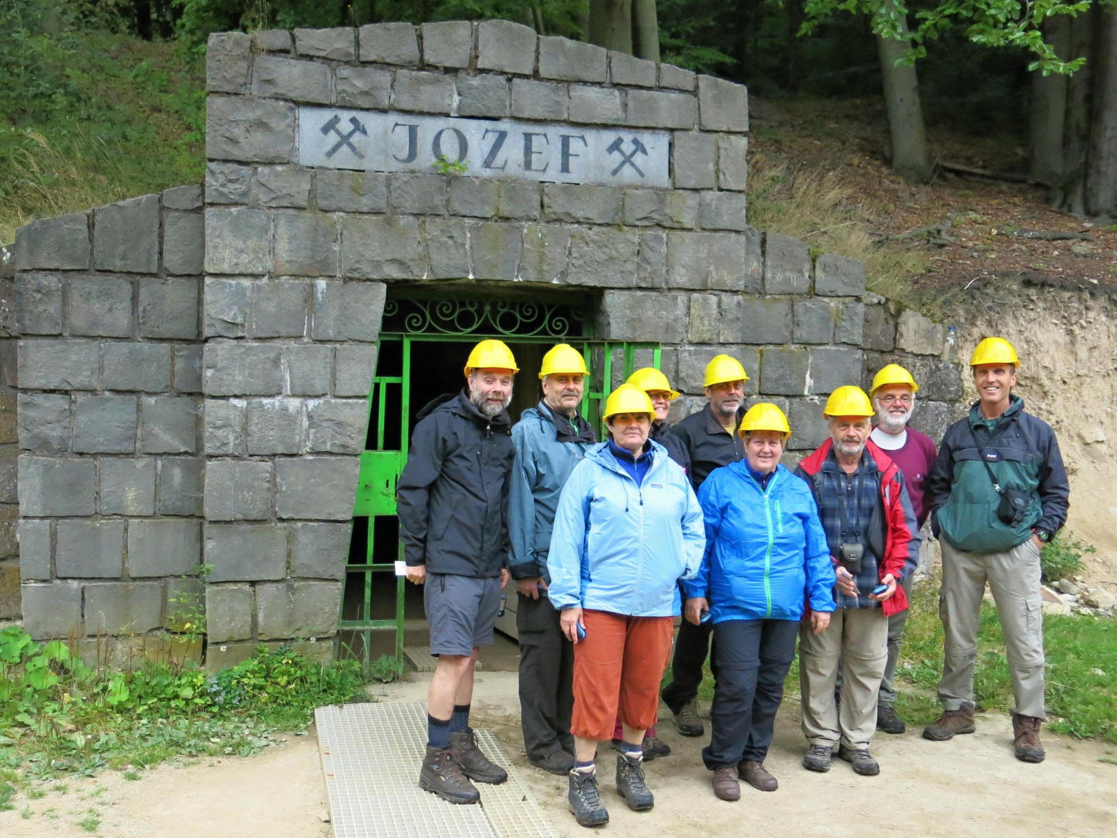 2017.08.20_13-35-41 Dubník, opálové bane