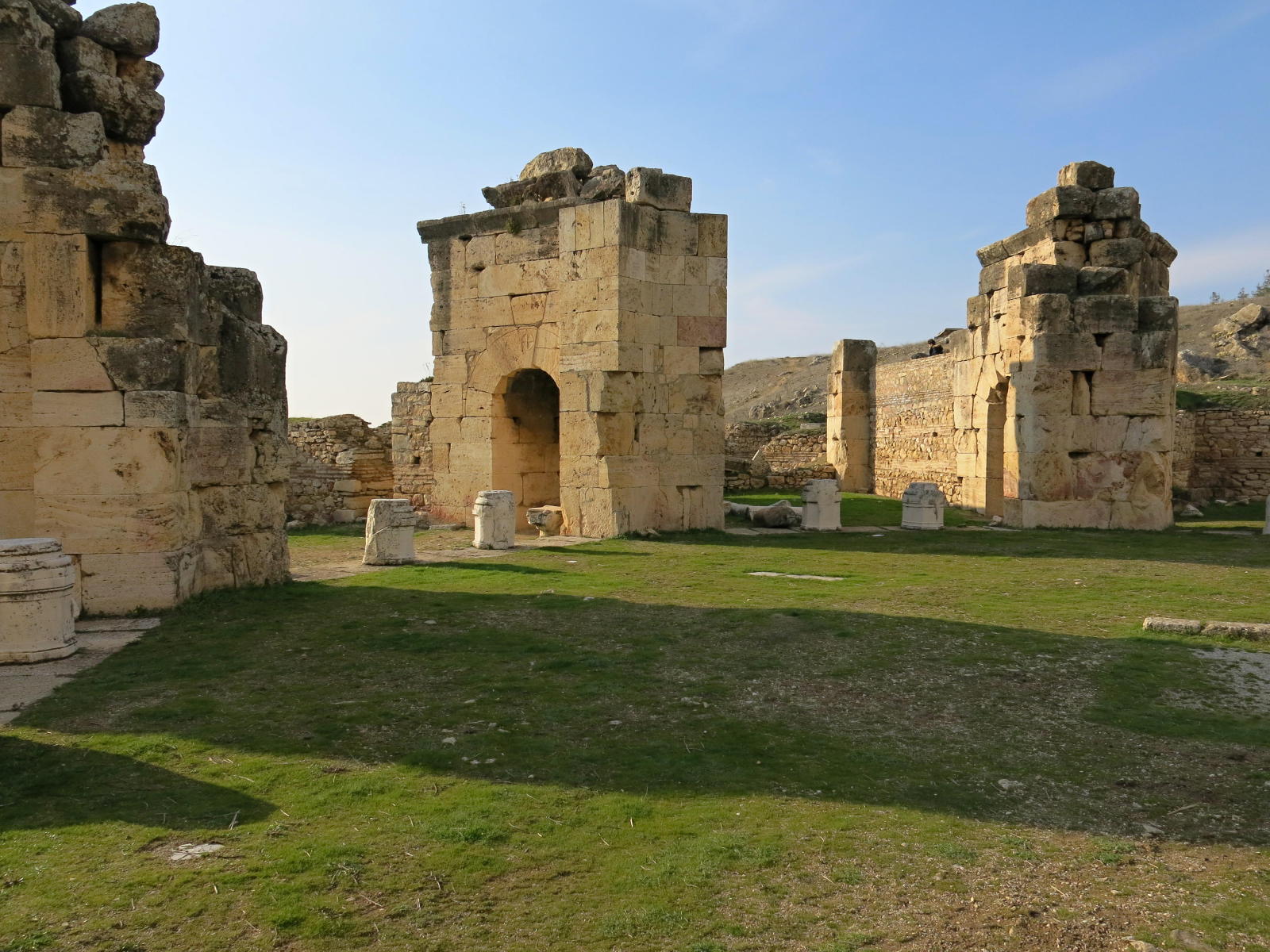 2018.12.30_15-37-41 Hierapolis, martyrion Sv. Filipa