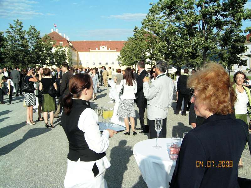 2008.07.04_18-32-58 Schlosshof.jpg